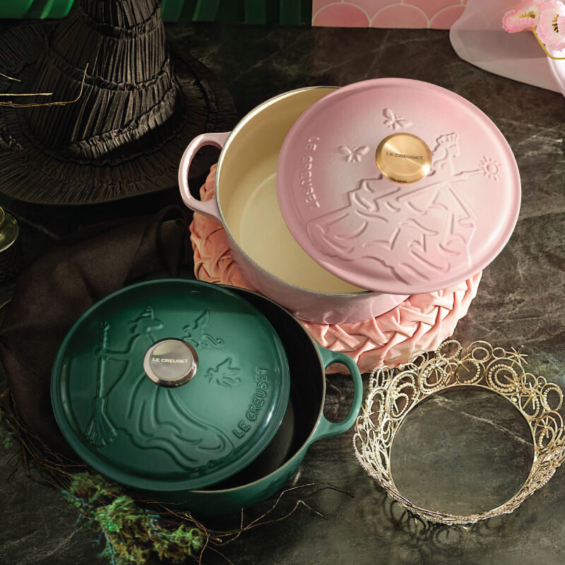 Wicked Collection Glinda Embossed Signature Round Dutch Oven - Image 8