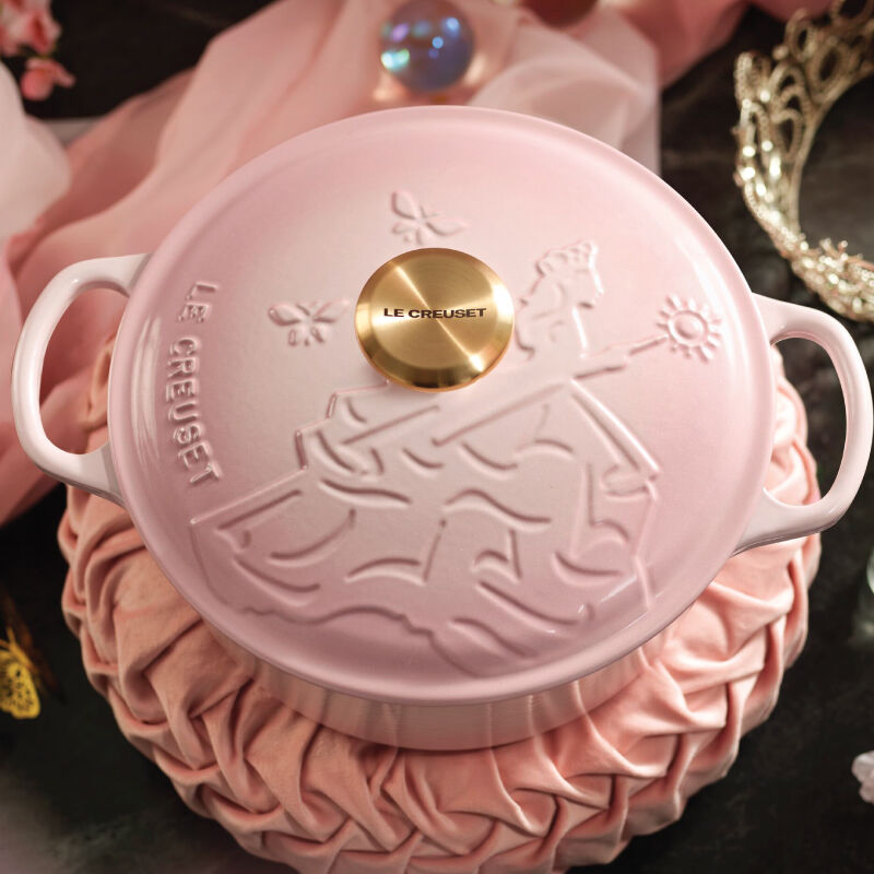 Wicked Collection Glinda Embossed Signature Round Dutch Oven - Image 7